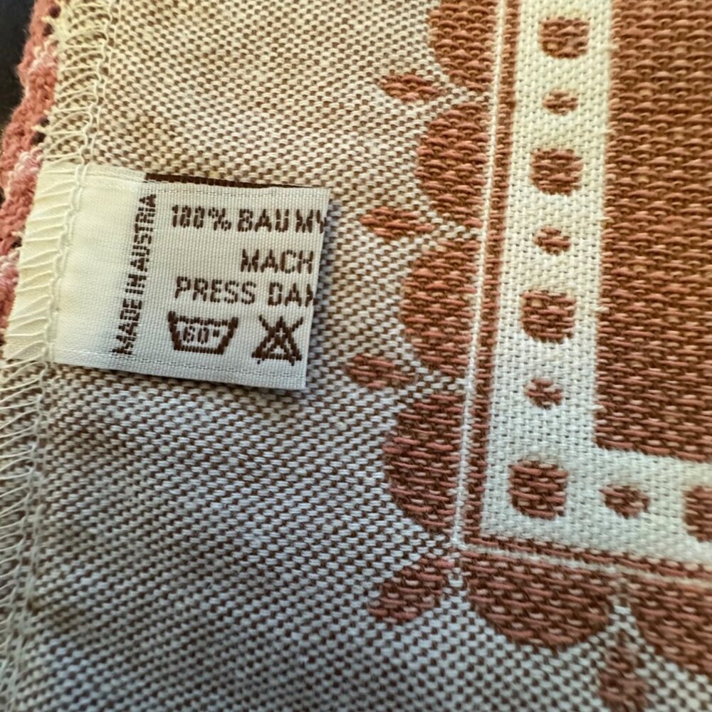 VTG Floral Lace Table Runner Pink & White Floral Designs Scalloped Edges Lace Tr - Picture 9 of 12
